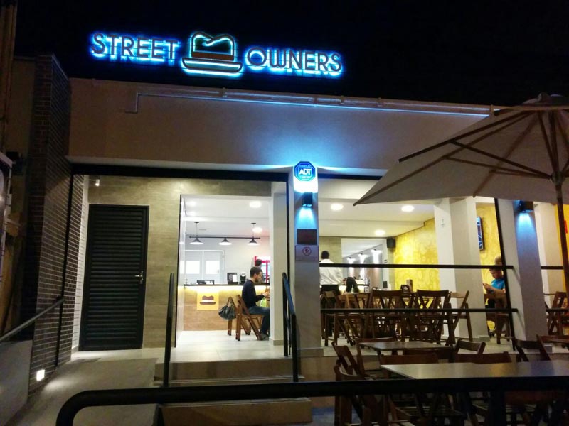 Projeto Comercial - Arquitetura e Interiores por Júlia Pessin em Campinas e Valinhos